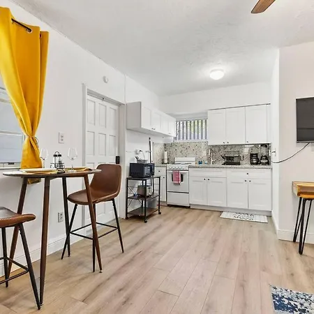 Intimate Casita Mia Minutes Away From Airport, Calle 8, Brickell, Coral Gables, The Beach And More! Miami Extérieur photo