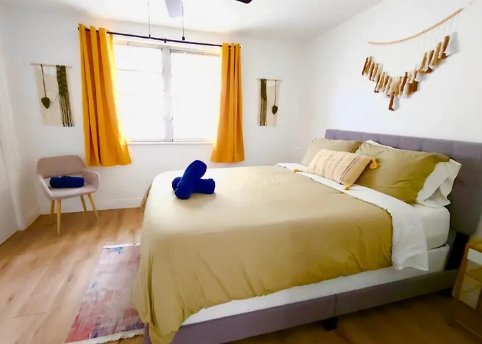Intimate Casita Mia Minutes Away From Airport, Calle 8, Brickell, Coral Gables, The Beach And More!