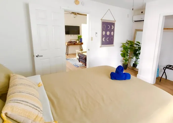 Intimate Casita Mia Minutes Away From Airport, Calle 8, Brickell, Coral Gables, The Beach And More!